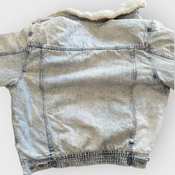 American Eagle Sherpa Lined Denim Jacket Large Light Wash Button Front Pockets - Picture 11 of 12